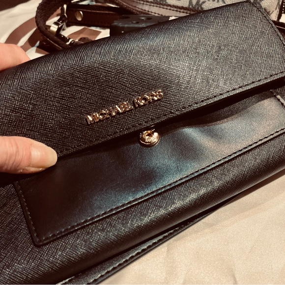 🔥NWT MICHAEL KORS BLACK STAFFAINO CONVERTIBLE CROSSBODY!🔥 - Picture 14 of 14